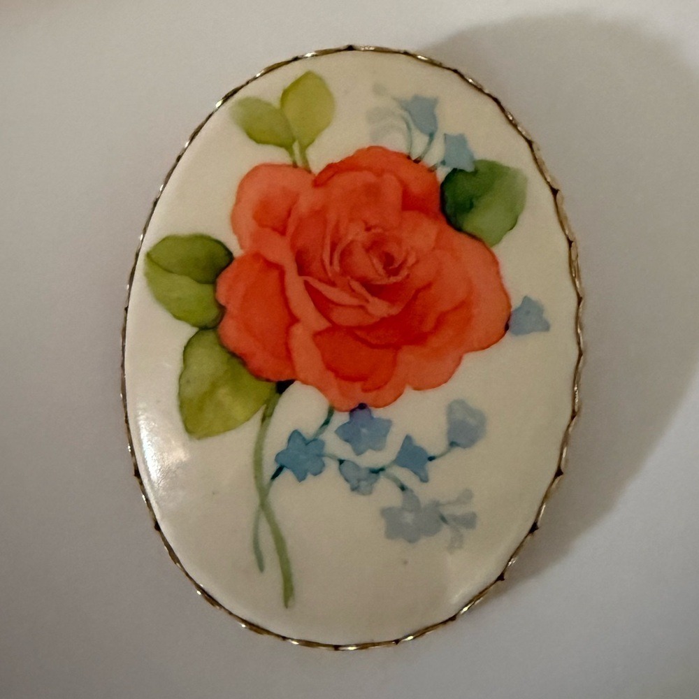 Vintage 1970s 80s Hallmark Floral Brooch‎ Pendant Retro Coral Rose Dainty Gift